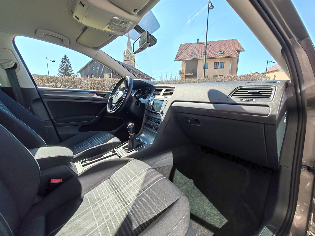 Volkswagen Golf — 21