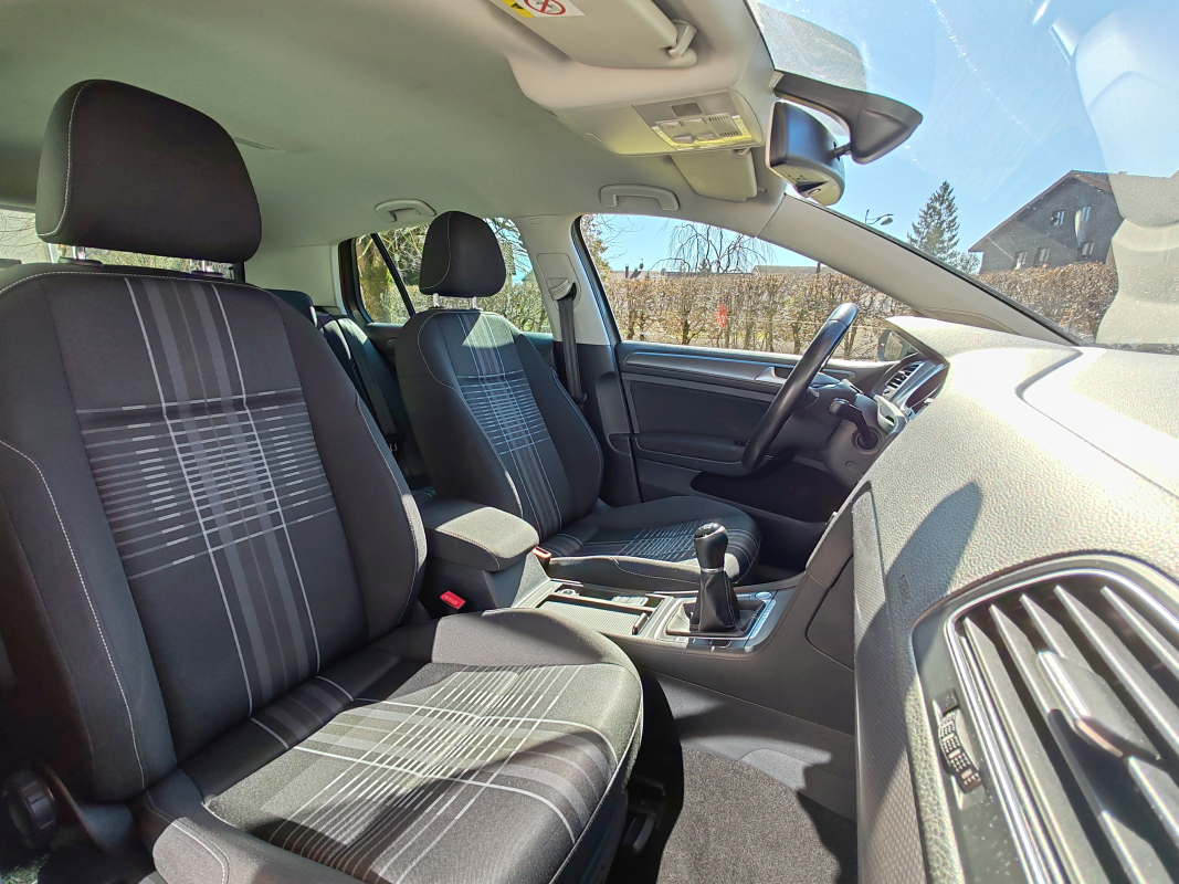 Volkswagen Golf — 23