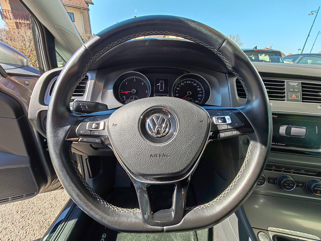 Volkswagen Golf — 26