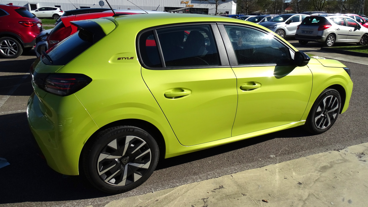Peugeot 208 — 24