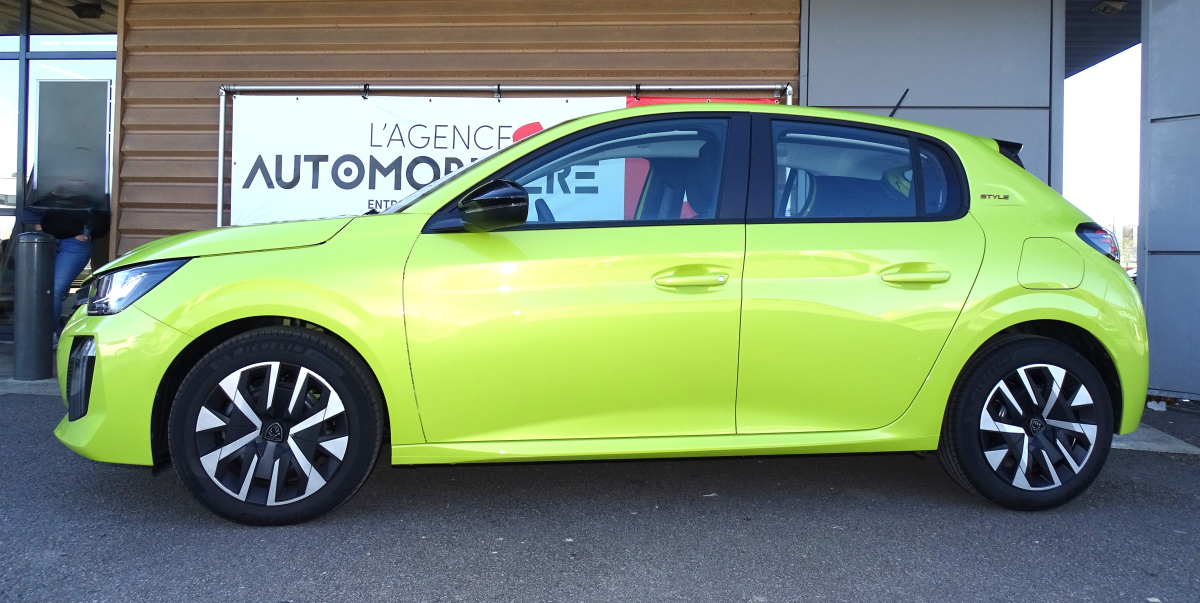 Peugeot 208 — 10
