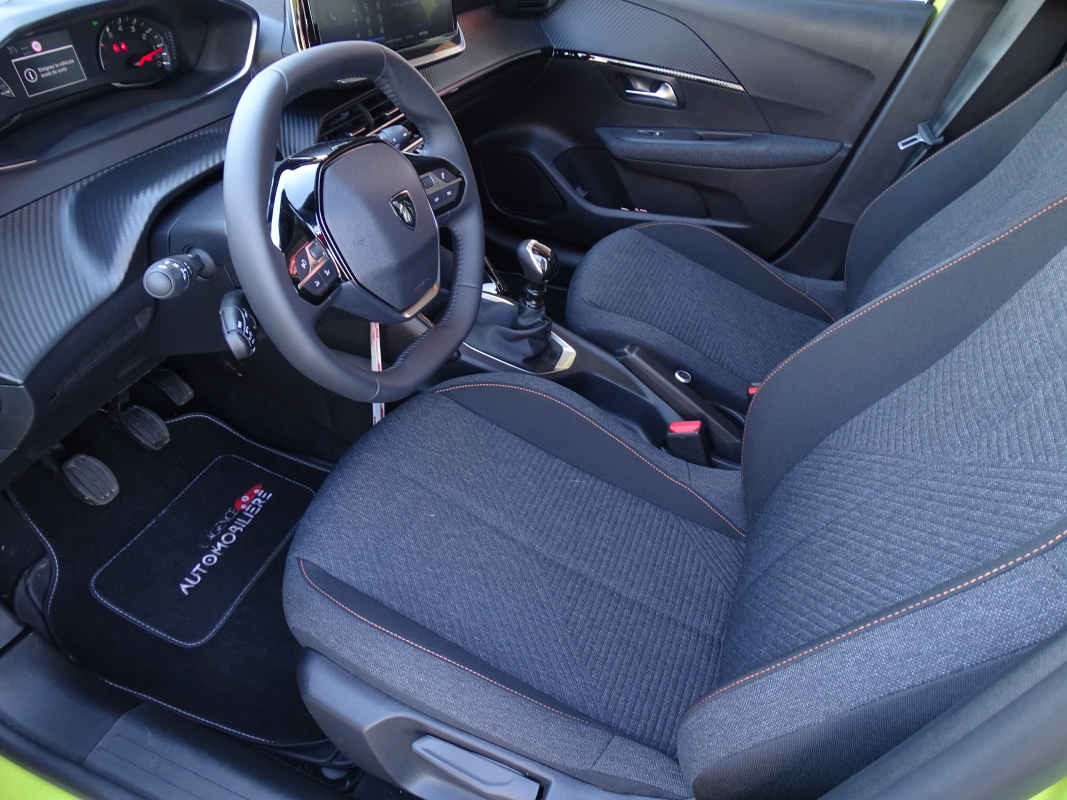 Peugeot 208 — 11