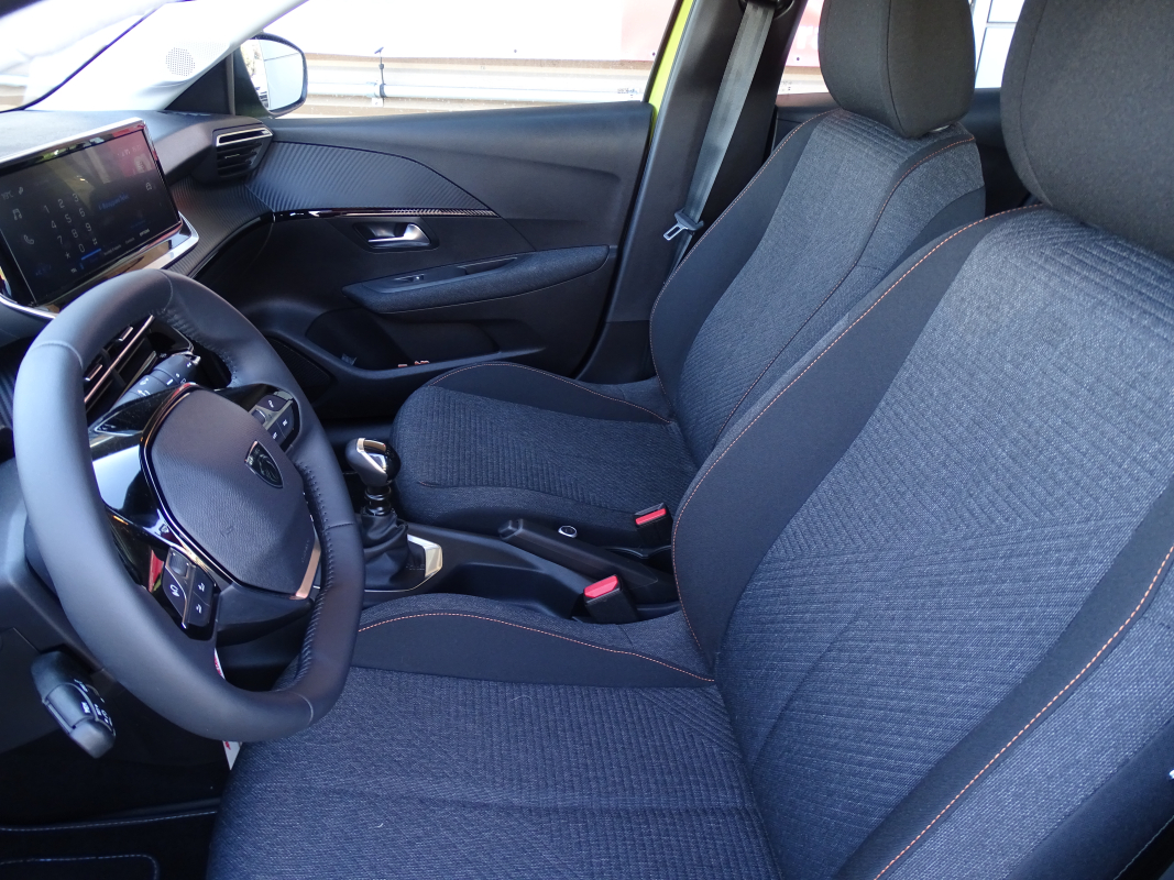 Peugeot 208 — 12
