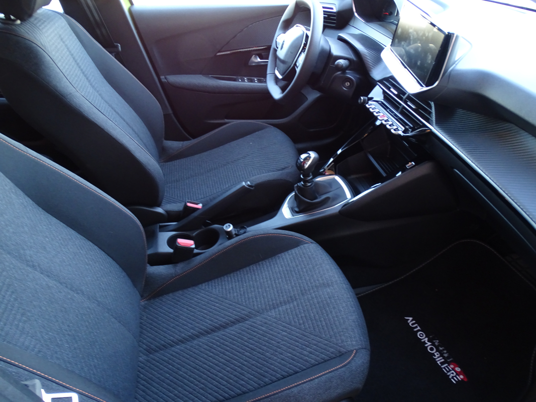 Peugeot 208 — 13