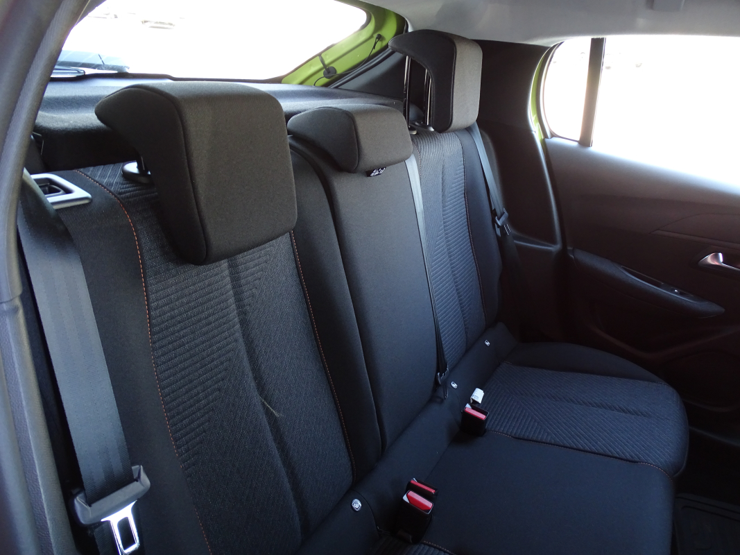 Peugeot 208 — 15