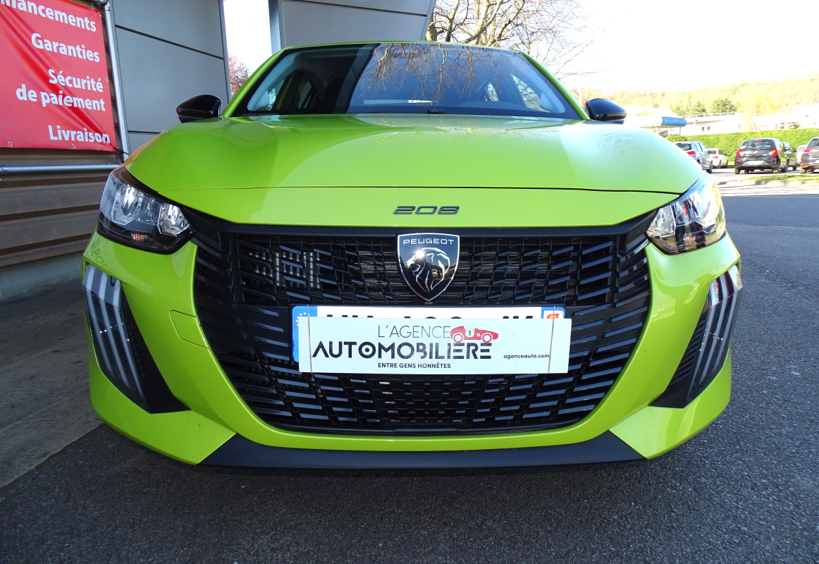 Peugeot 208 — 4