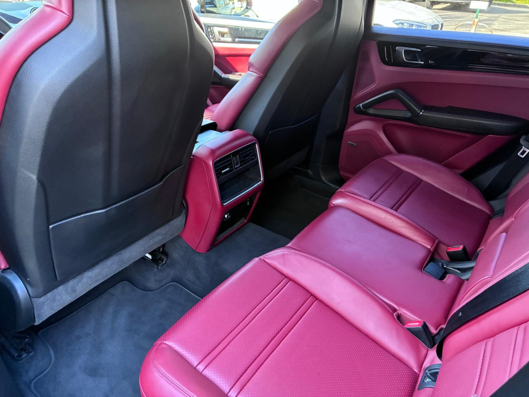 Porsche Cayenne — 14