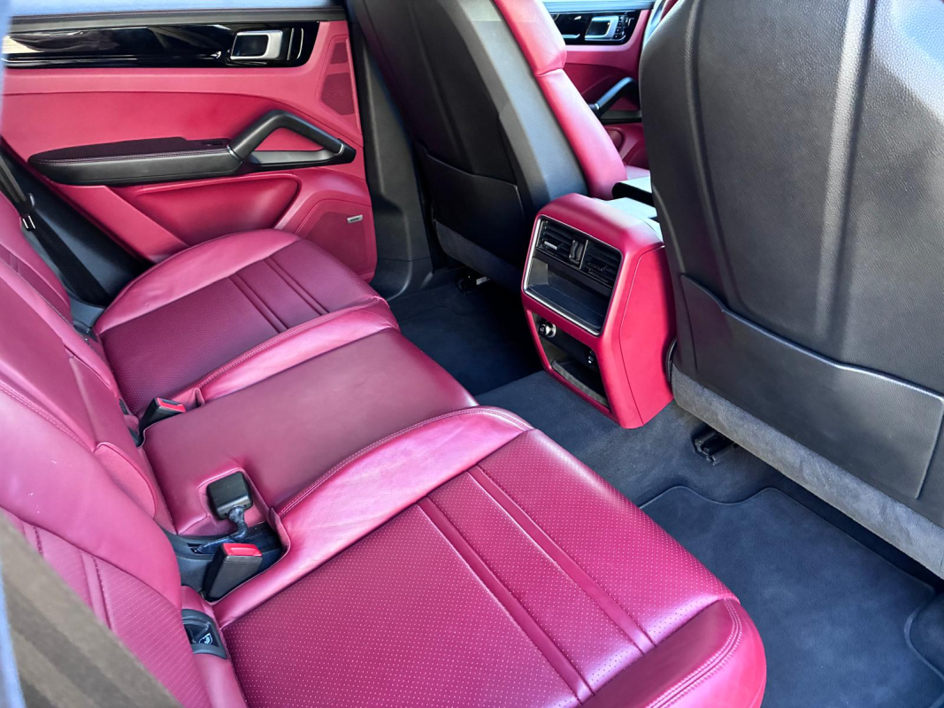 Porsche Cayenne — 17