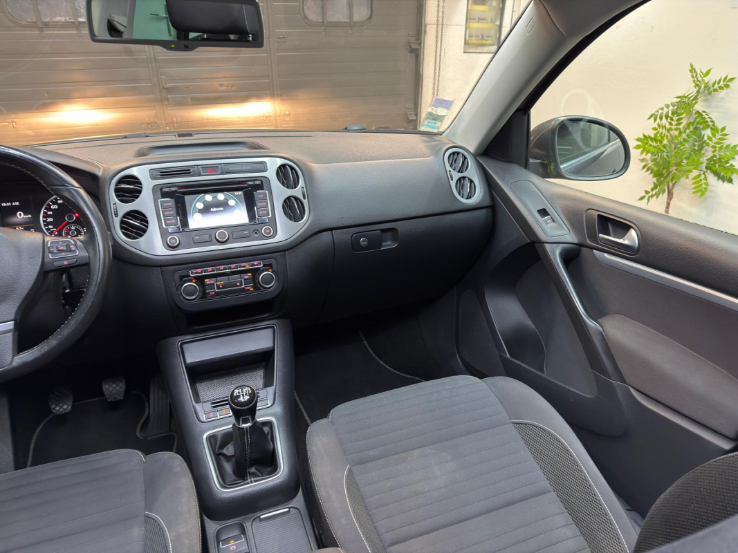 Volkswagen Tiguan — 21