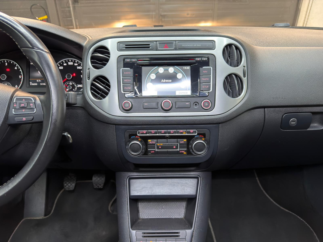Volkswagen Tiguan — 15