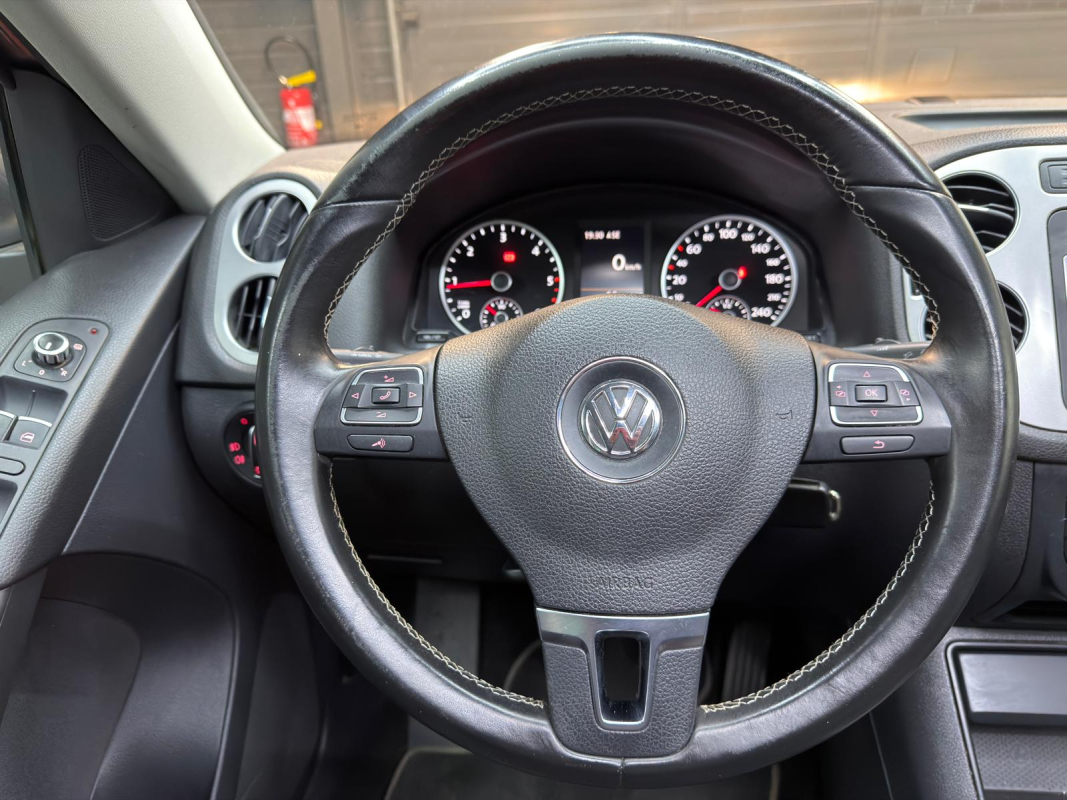 Volkswagen Tiguan — 12