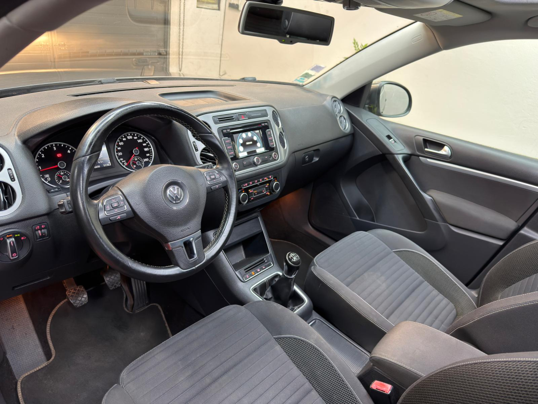 Volkswagen Tiguan — 11