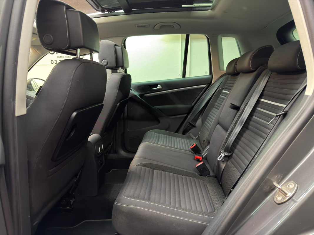 Volkswagen Tiguan — 24