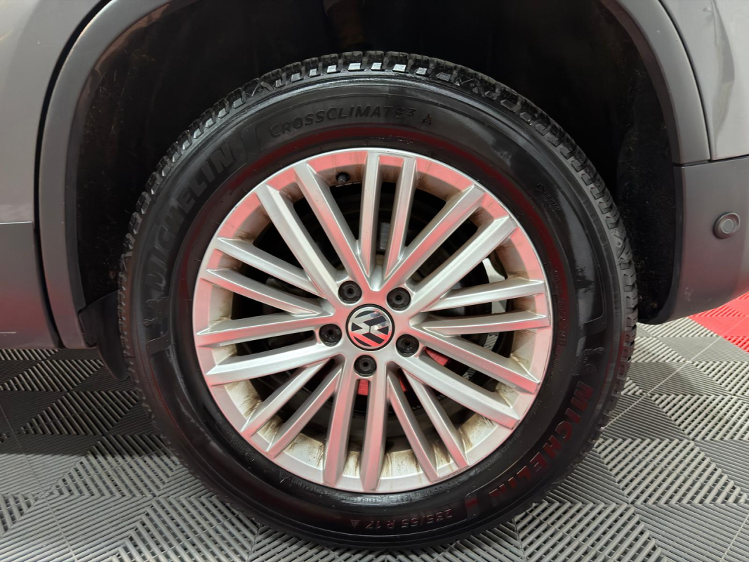Volkswagen Tiguan — 33