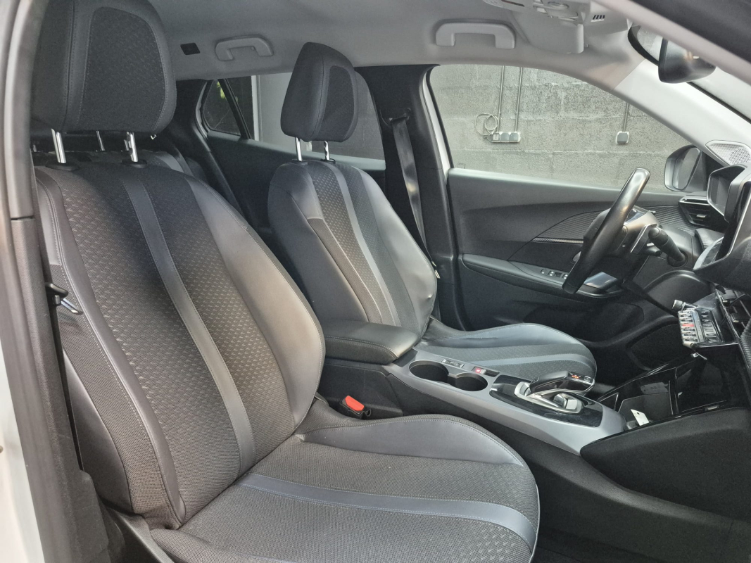 Peugeot 2008 — 16