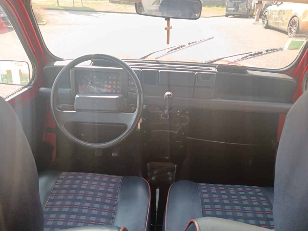 Renault 4 — 14