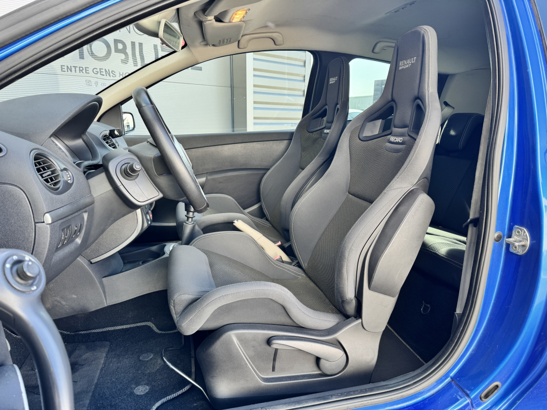 Renault Clio — 12