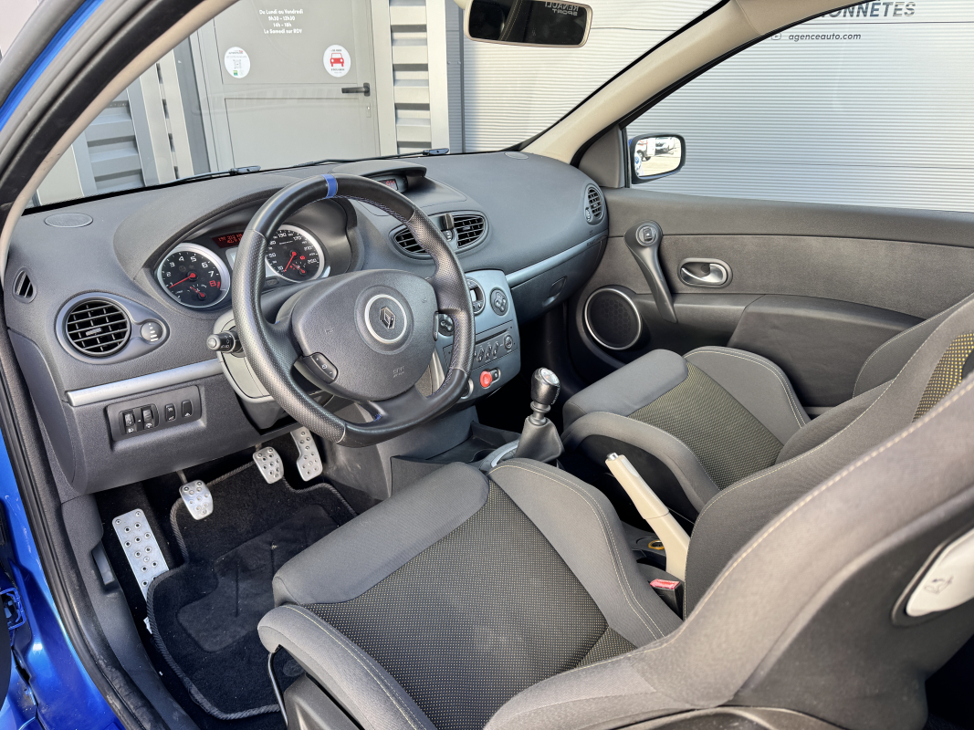 Renault Clio — 9