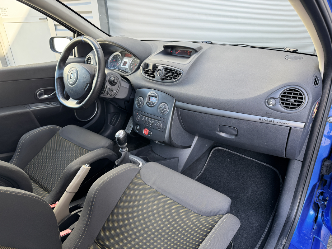 Renault Clio — 11