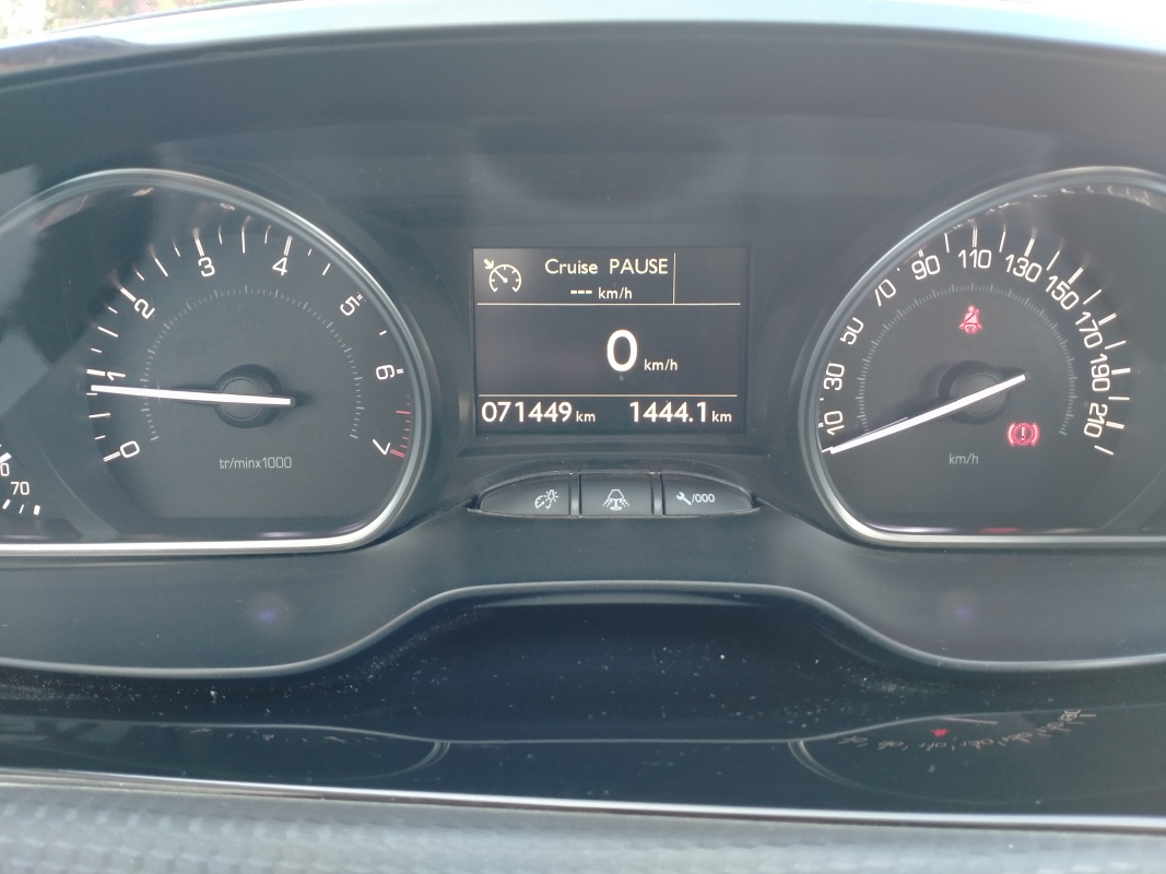 Peugeot 2008 — 23