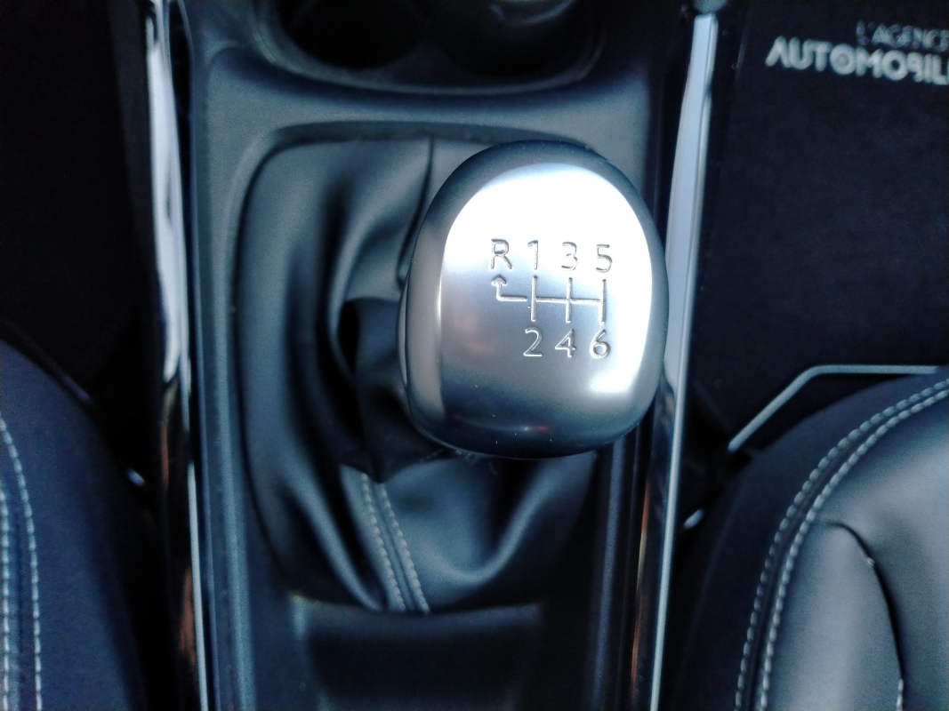 Peugeot 2008 — 28