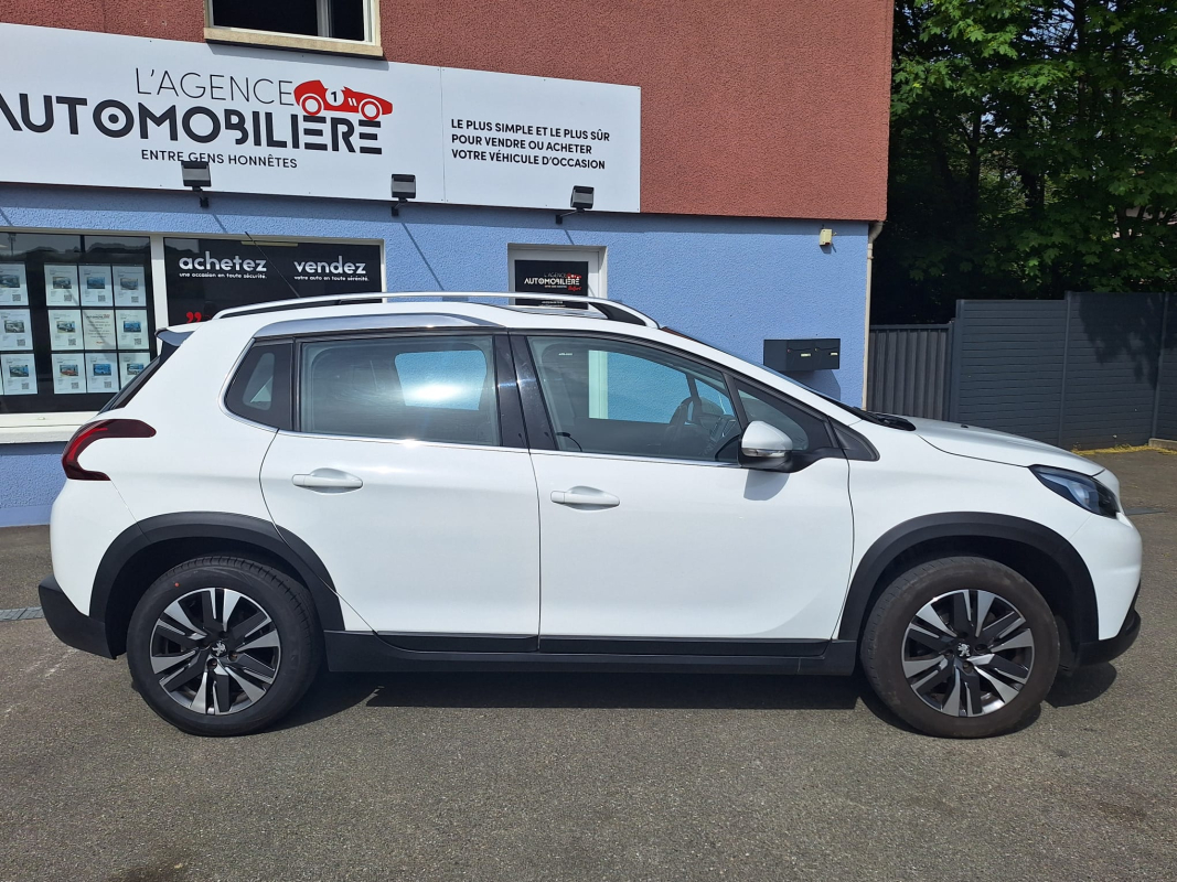 Peugeot 2008 — 8