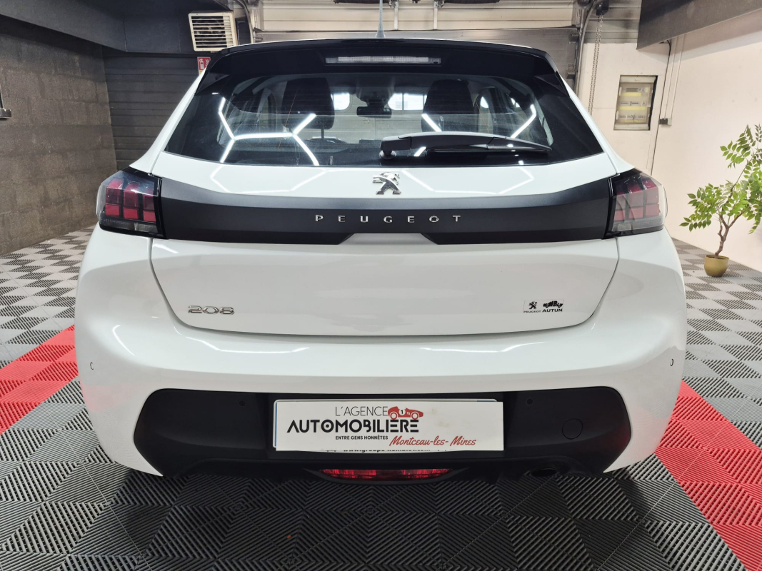 Peugeot 208 — 6