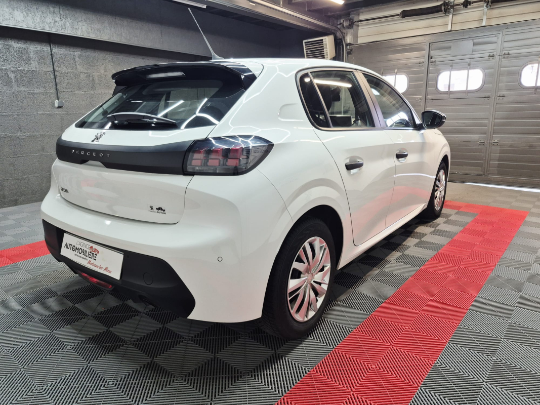 Peugeot 208 — 5