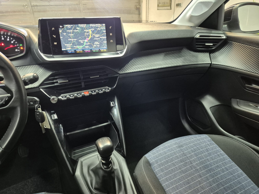 Peugeot 208 — 16