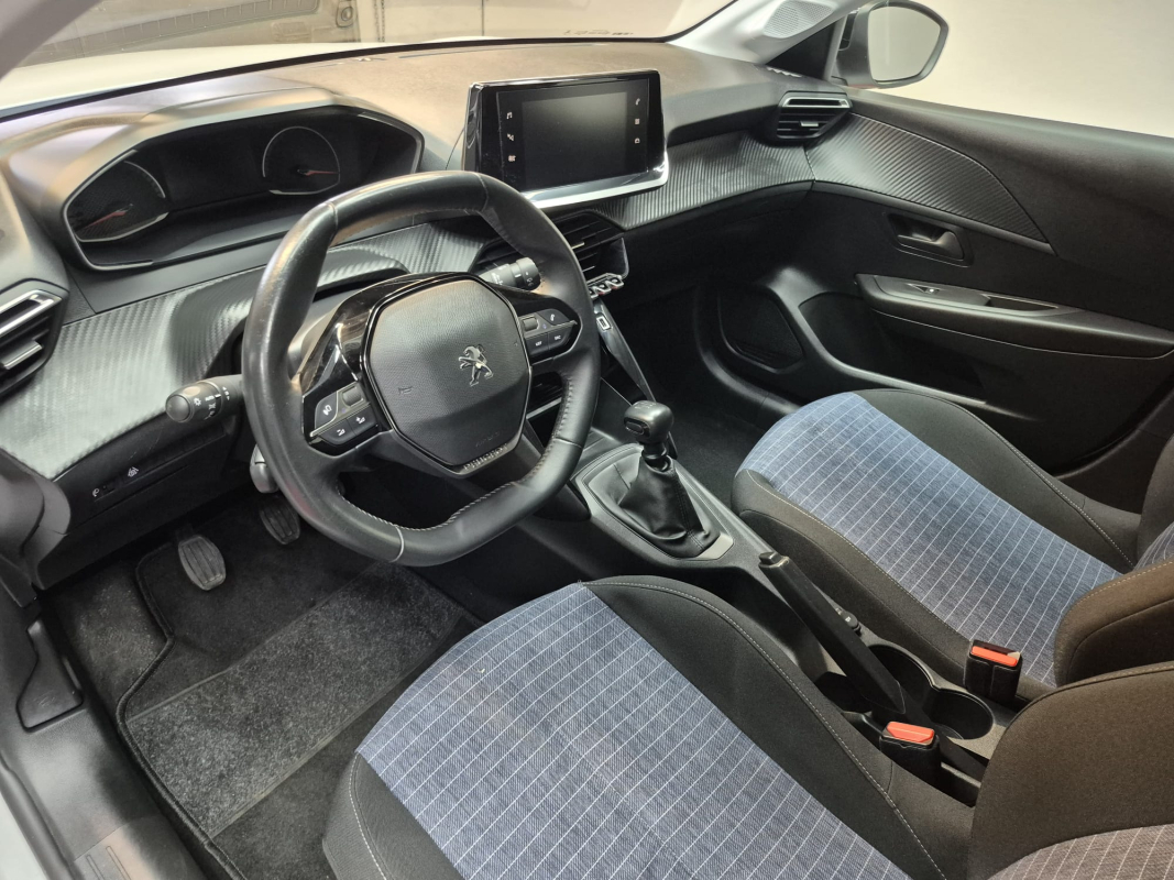Peugeot 208 — 11