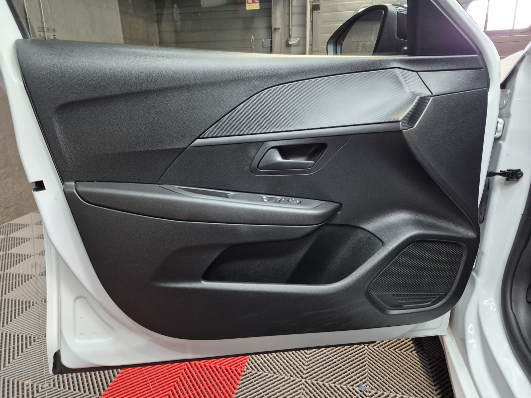 Peugeot 208 — 10