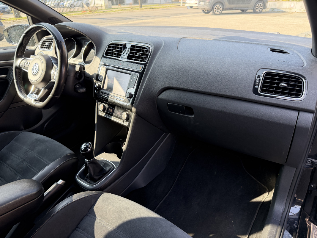 Volkswagen Polo — 12