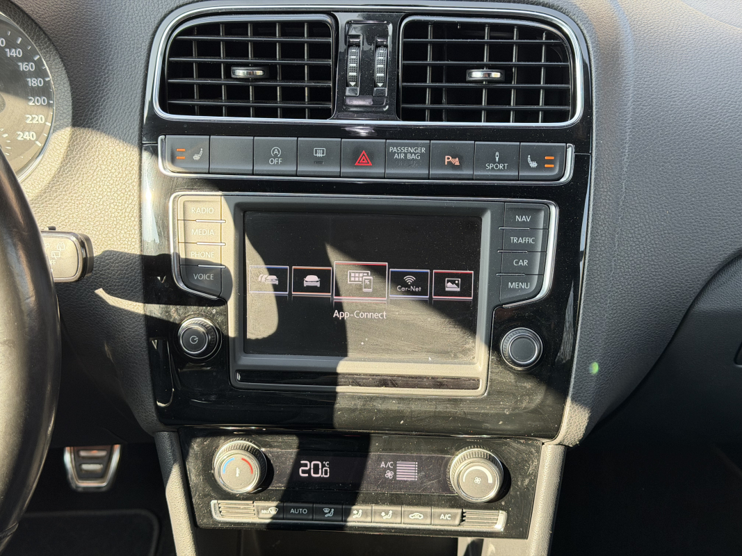 Volkswagen Polo — 25