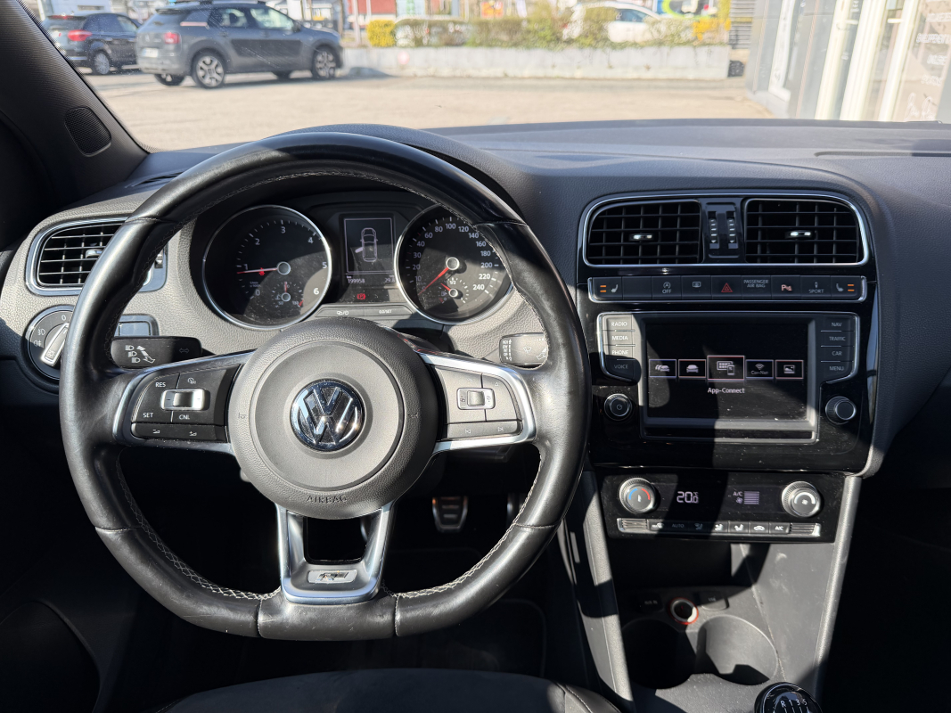 Volkswagen Polo — 19