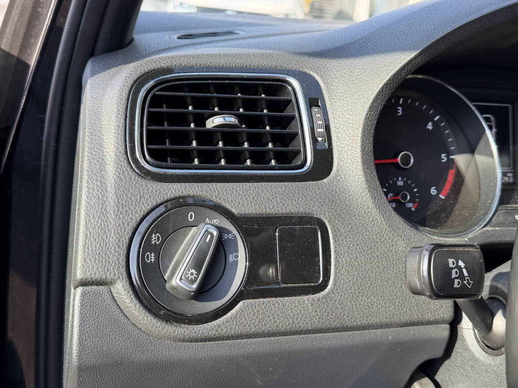 Volkswagen Polo — 27