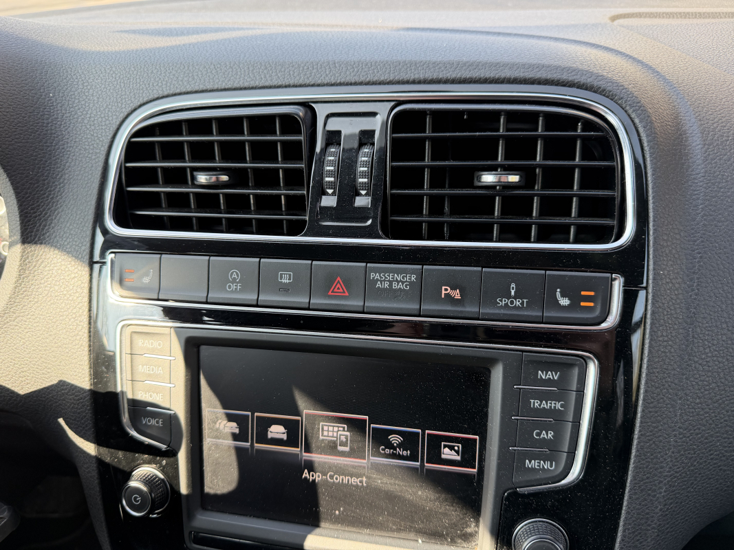 Volkswagen Polo — 26