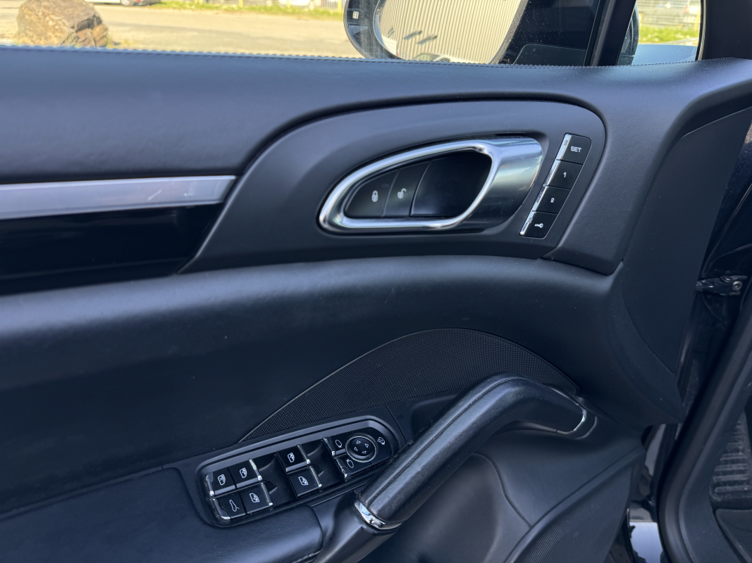 Porsche Cayenne — 23