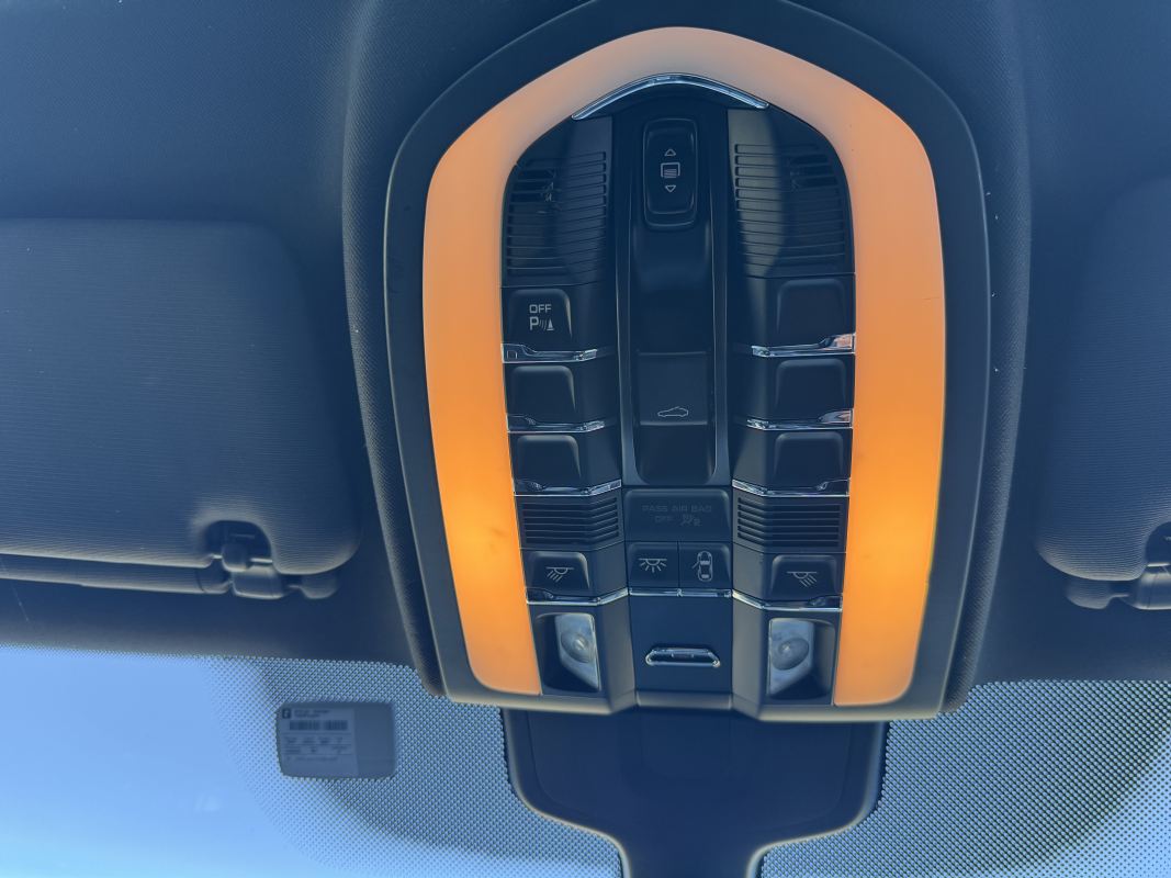 Porsche Cayenne — 36