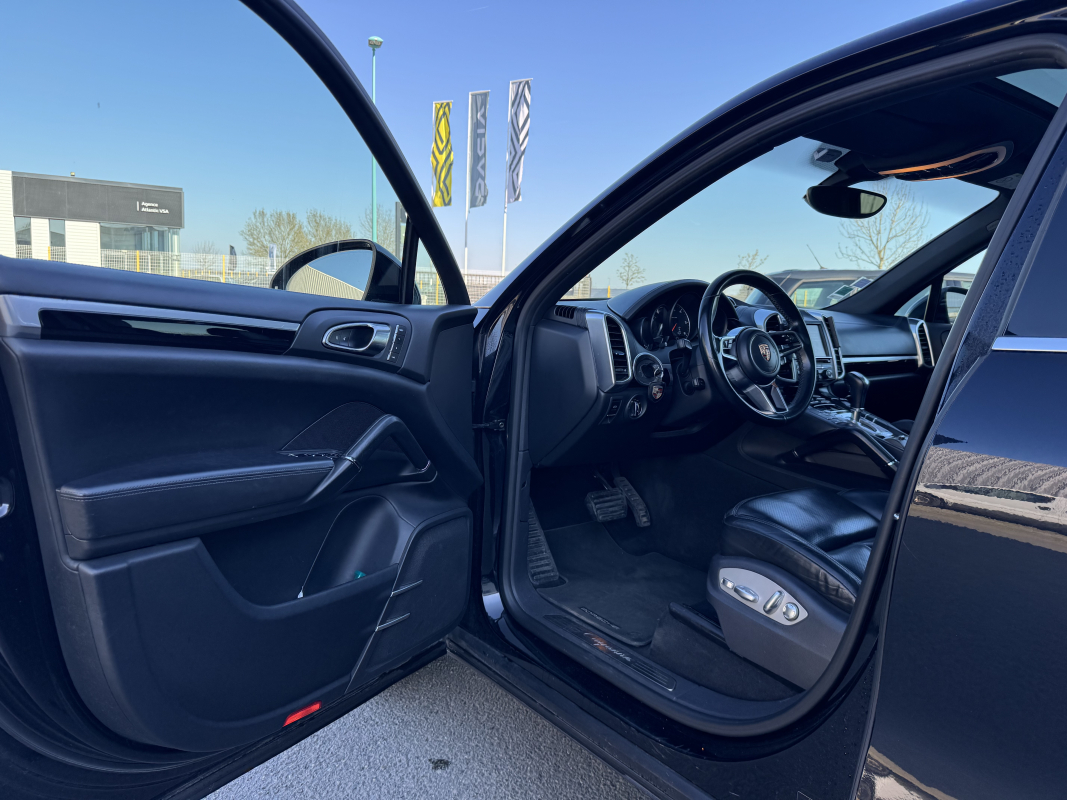 Porsche Cayenne — 12