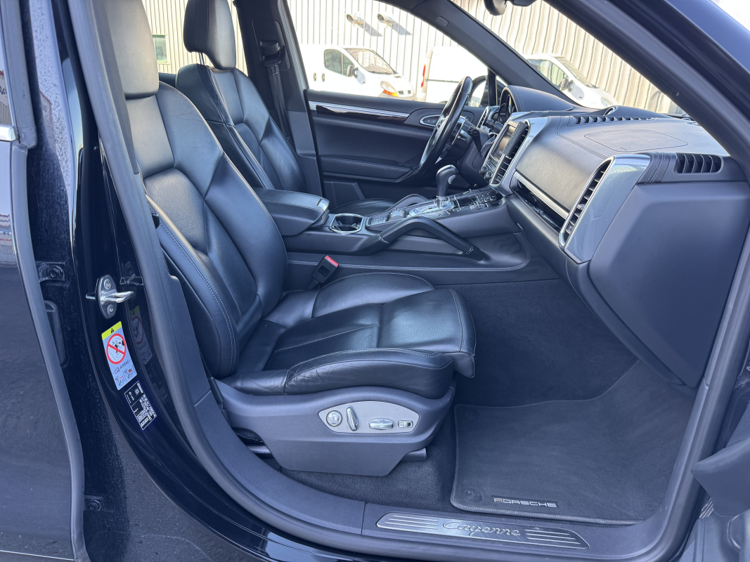 Porsche Cayenne — 25