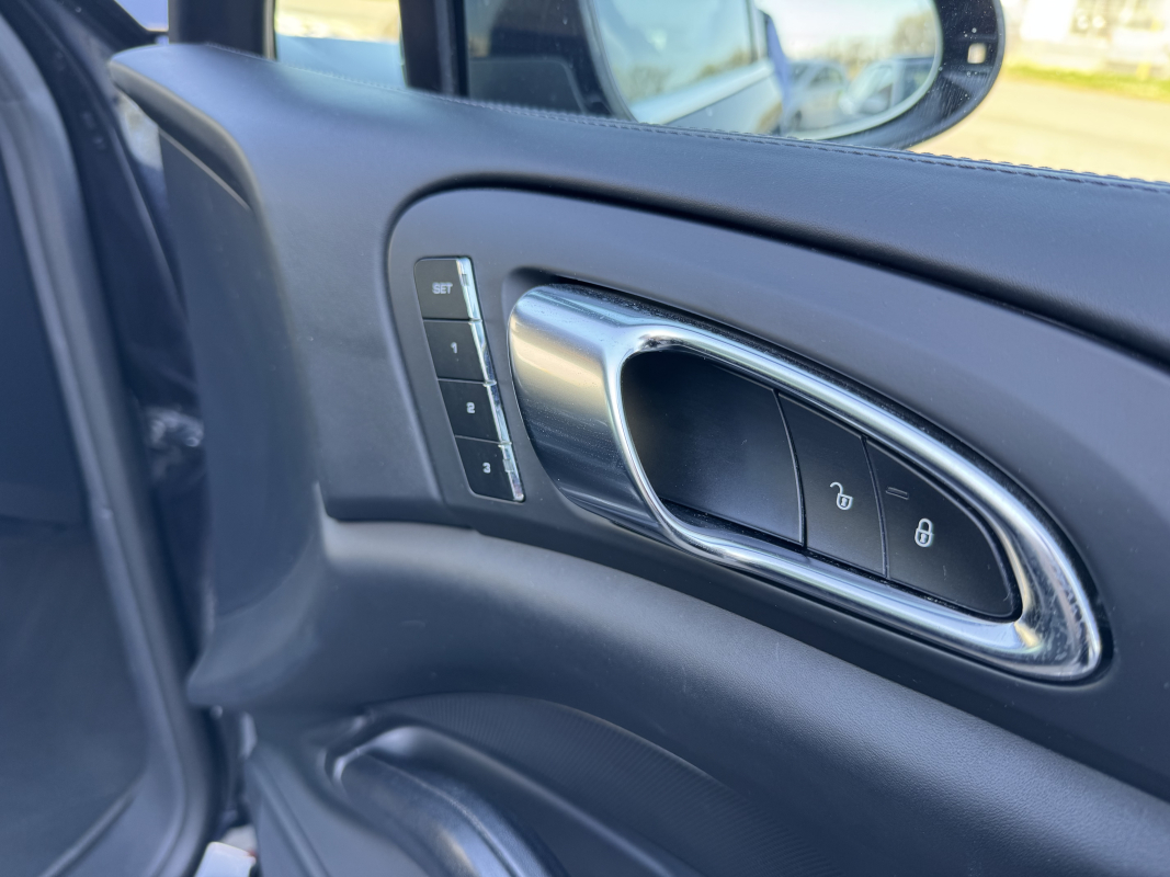 Porsche Cayenne — 35