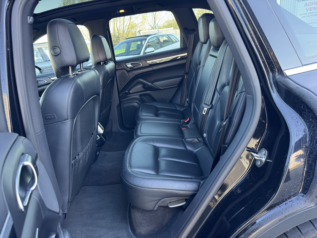 Porsche Cayenne — 32