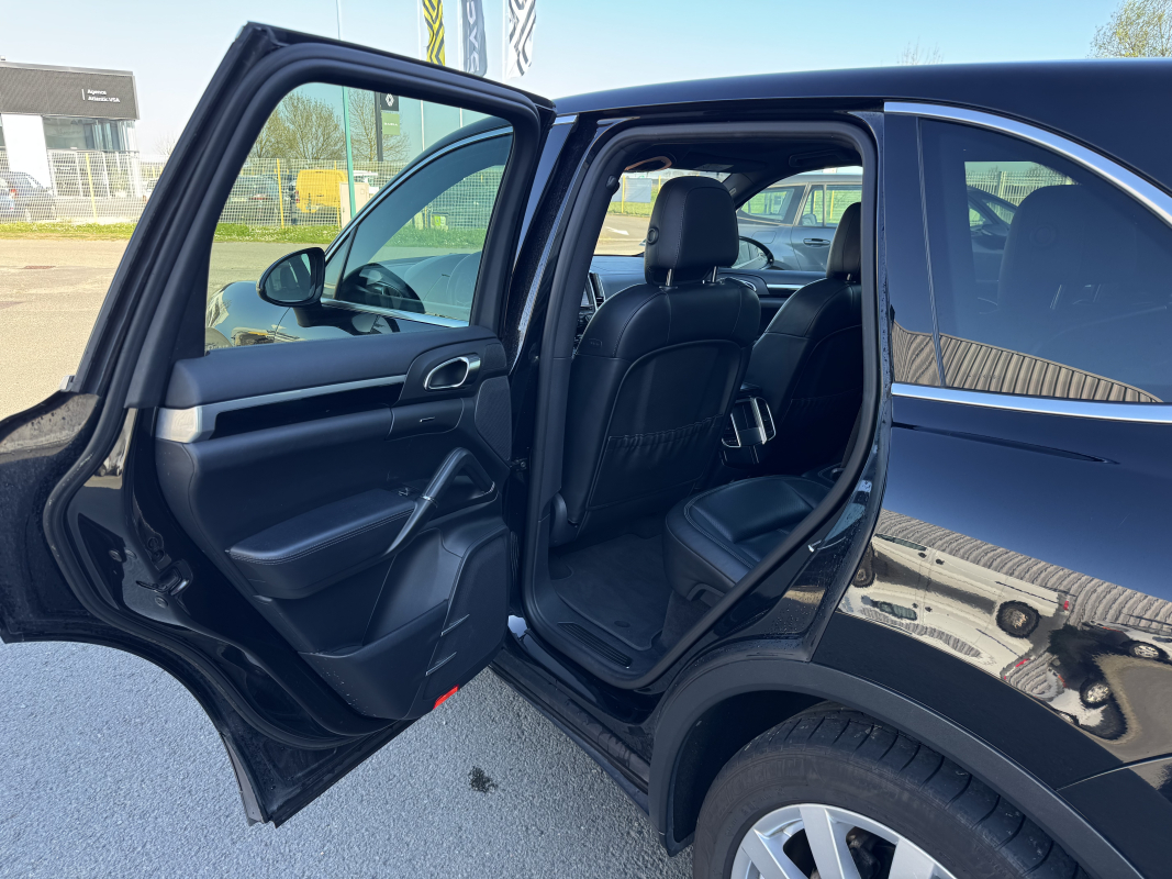 Porsche Cayenne — 30