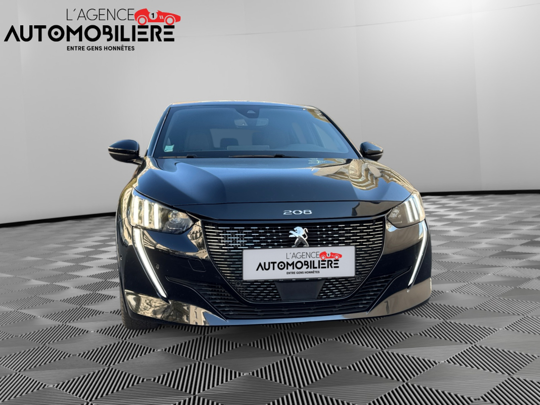 Peugeot 208 — 8