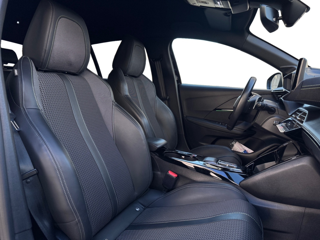 Peugeot 208 — 17