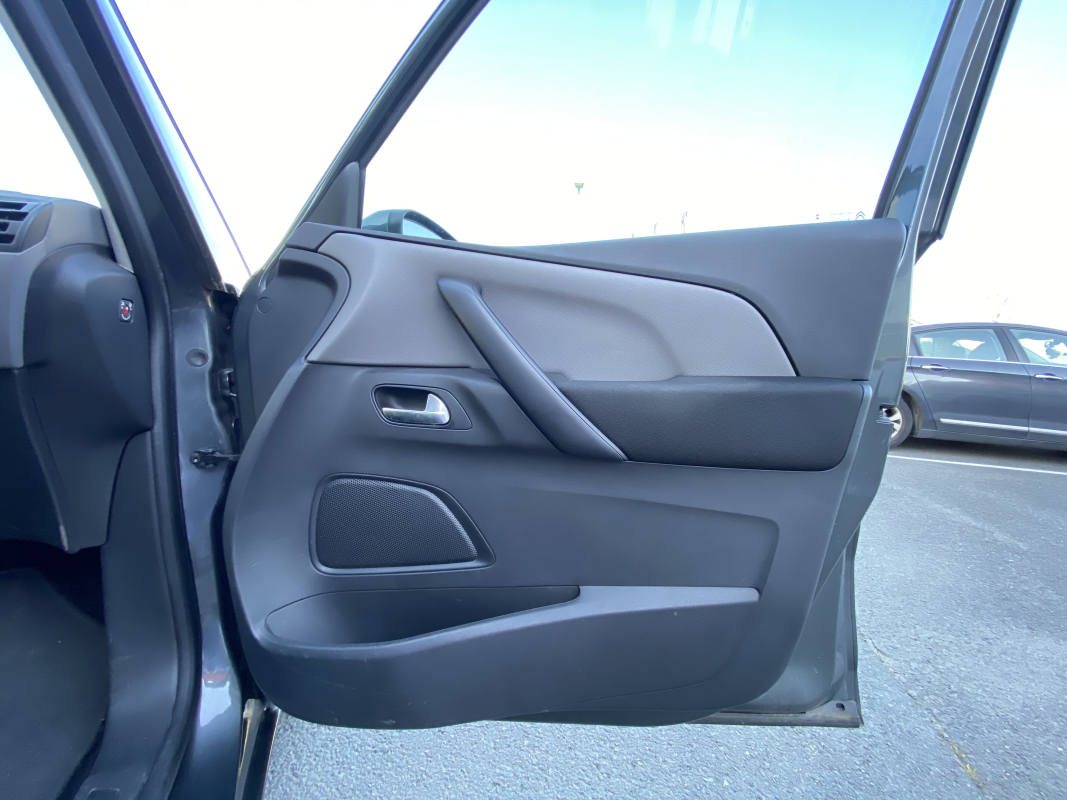 Citroen Grand C4 Picasso — 32