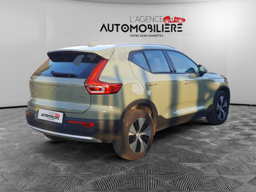 Volvo XC40 — 4