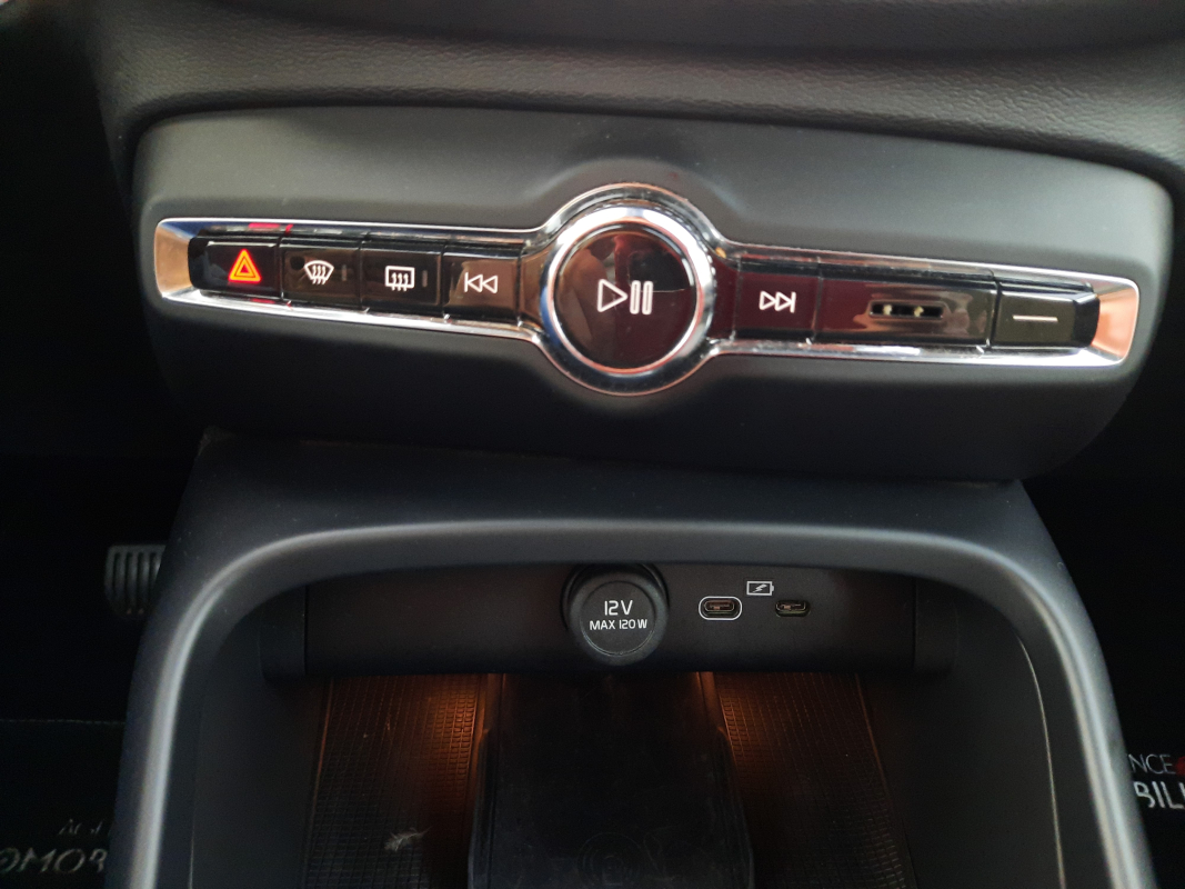 Volvo XC40 — 25