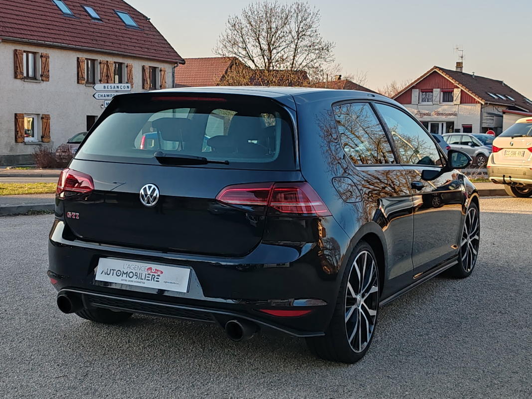 Volkswagen Golf — 5