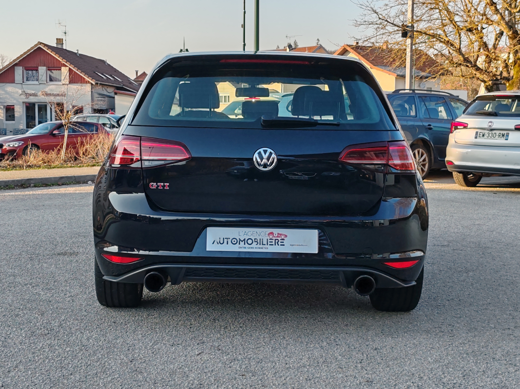 Volkswagen Golf — 4